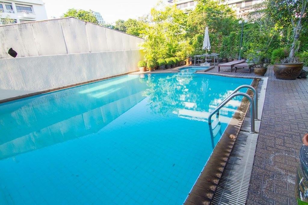 Antique Palace Apartment Bangkok Exterior foto