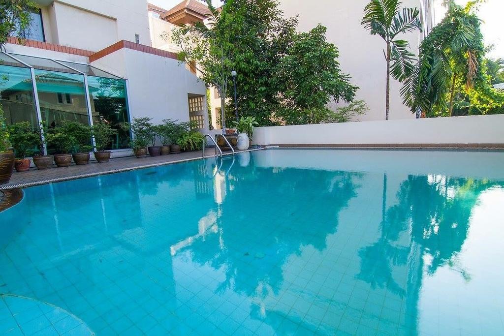 Antique Palace Apartment Bangkok Exterior foto