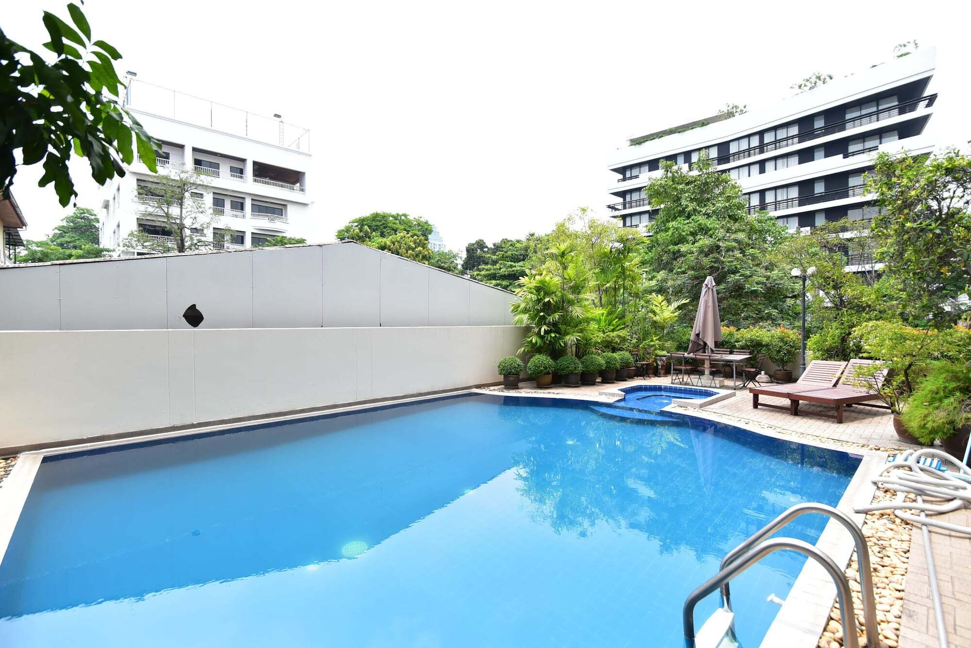 Antique Palace Apartment Bangkok Exterior foto